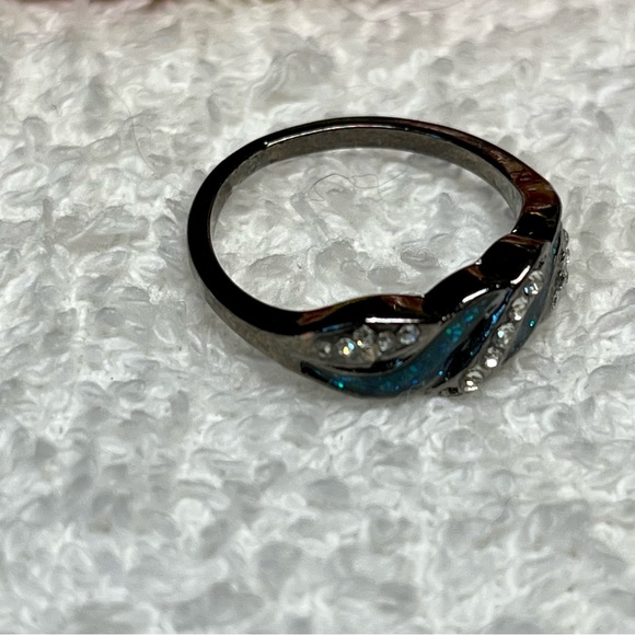 🦋Cute black ring with rhinestone and inlay opal look/costume NWOT - Picture 5 of 8